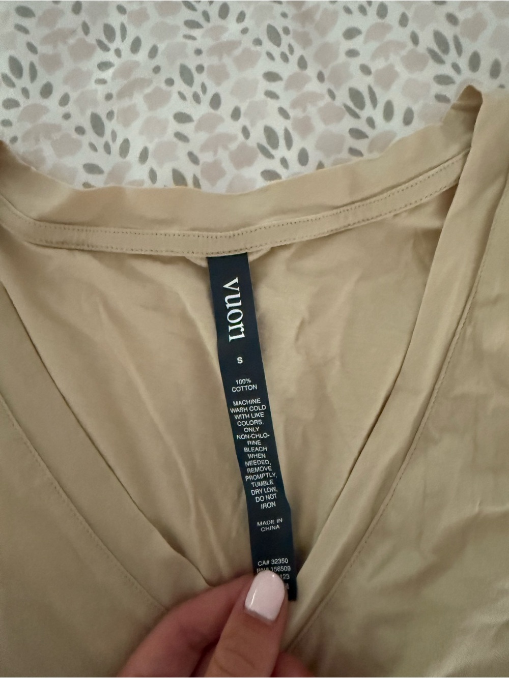 VOURI VNECK - Picture 2 of 2